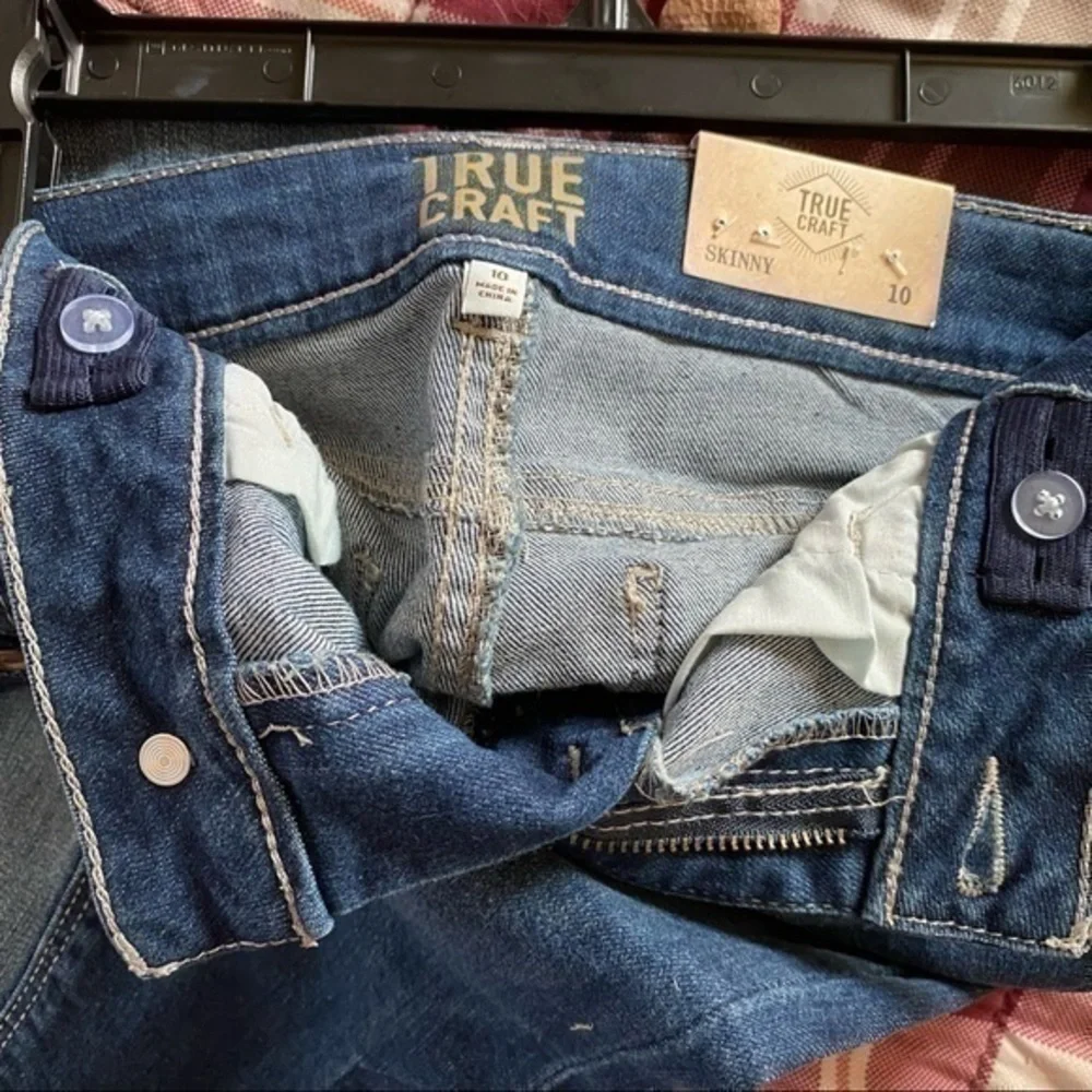 True Craft NWT Girls Distressed Jeans Sz 10. Laced in Pink Velvet